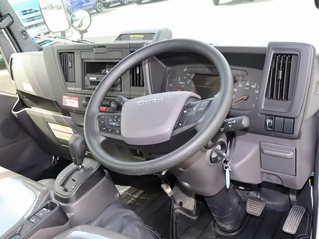いすゞ エルフ 2TG-NJR88AF(2WD)の写真26