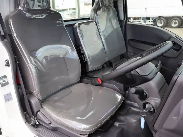 いすゞ エルフ 2TG-NJR88AF(2WD)の写真27