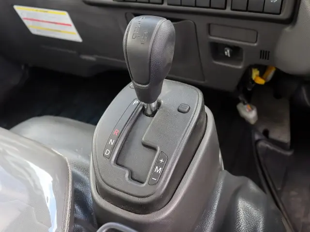 いすゞ エルフ 2TG-NJR88AF(2WD)の写真29