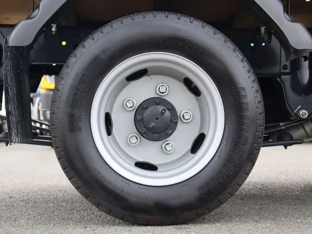 いすゞ エルフ 2TG-NJR88AF(2WD)の写真32