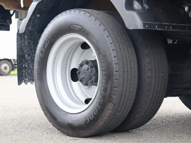 いすゞ エルフ 2TG-NJR88AF(2WD)の写真33