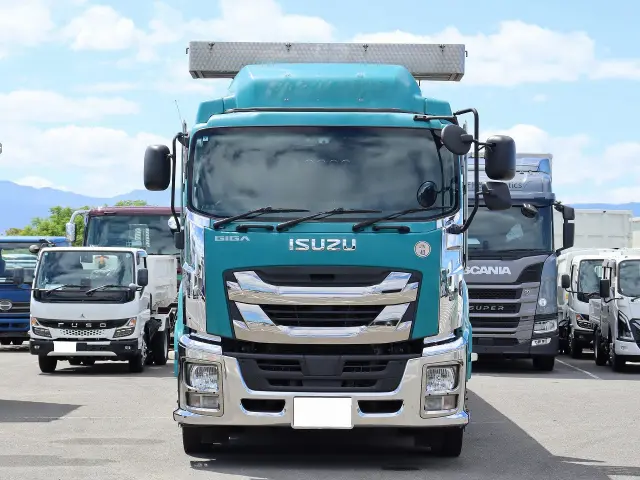 いすゞ ギガ QKG-CYJ77B(8x4)の写真2