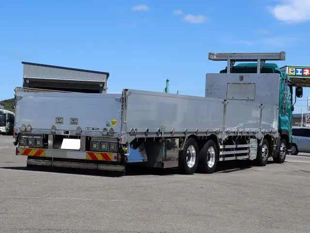 いすゞ ギガ QKG-CYJ77B(8x4)の写真4