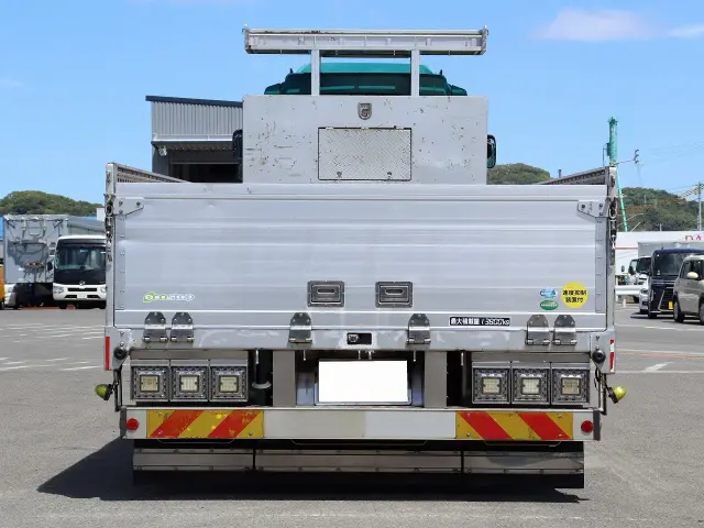 いすゞ ギガ QKG-CYJ77B(8x4)の写真5