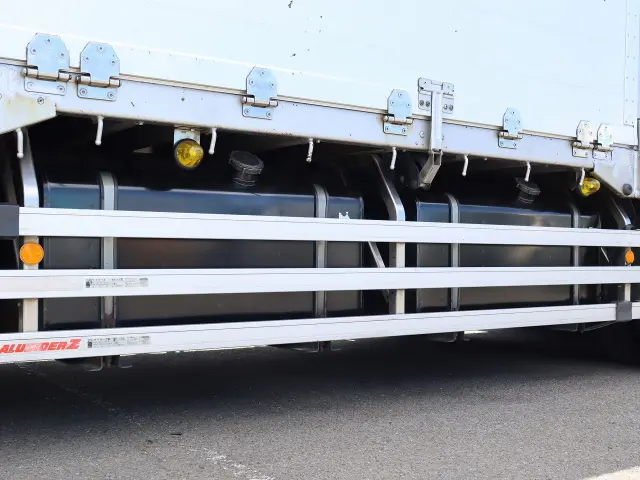 いすゞ ギガ QKG-CYJ77B(8x4)の写真9