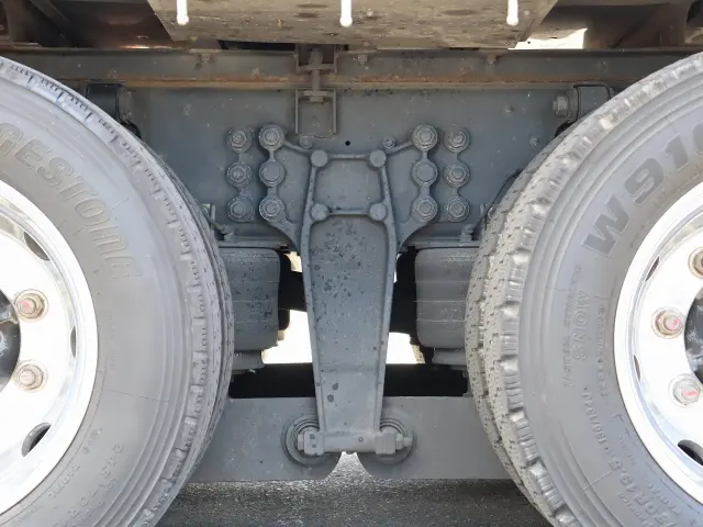 いすゞ ギガ QKG-CYJ77B(8x4)の写真10