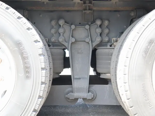 いすゞ ギガ QKG-CYJ77B(8x4)の写真14