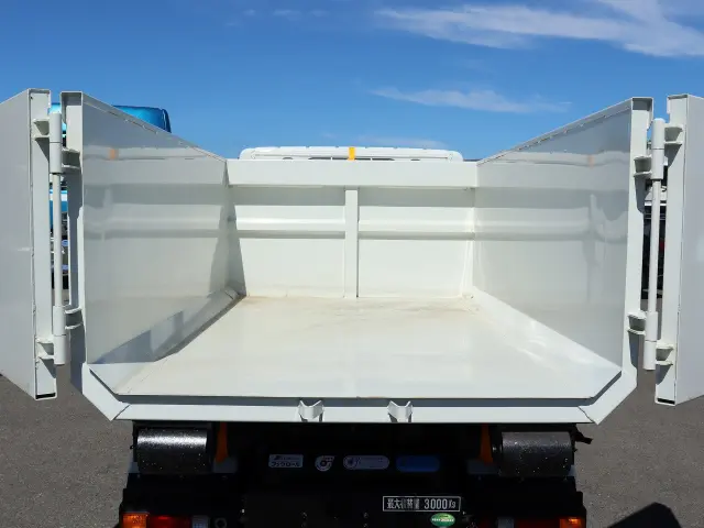 三菱 キャンター 2RG-FBAV0(2WD)の写真5