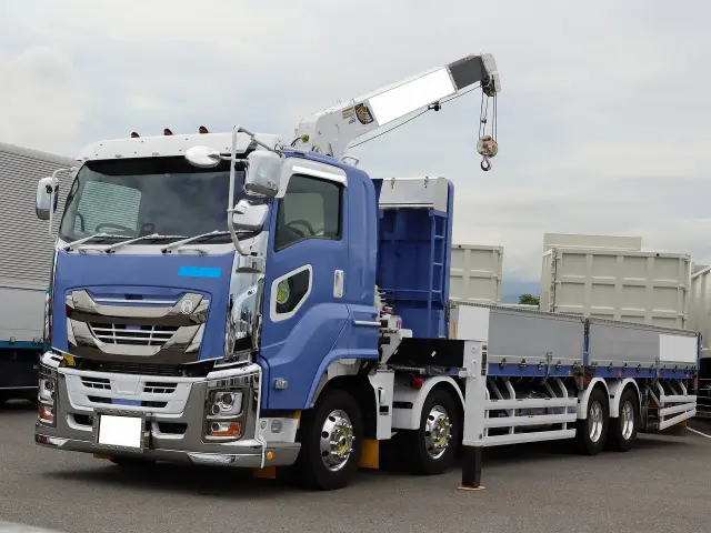 いすゞ ギガ 2PG-CYJ77D(8x4)の写真1
