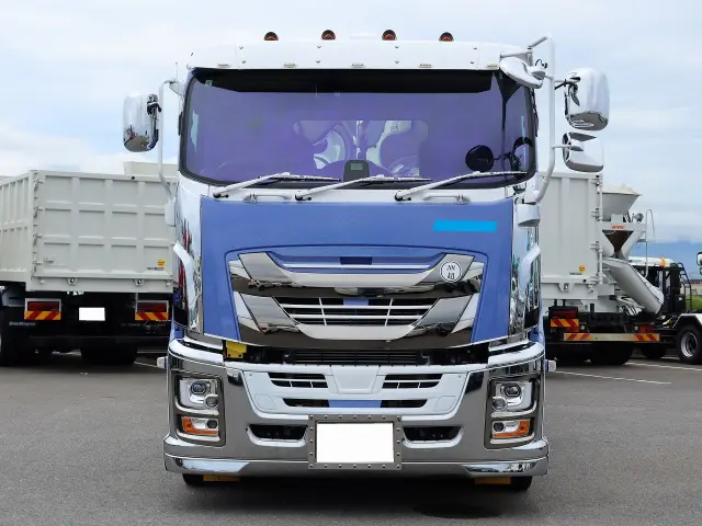 いすゞ ギガ 2PG-CYJ77D(8x4)の写真2