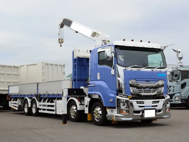 いすゞ ギガ 2PG-CYJ77D(8x4)の写真3