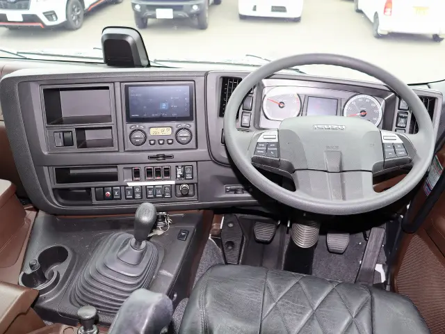 いすゞ ギガ 2PG-CYJ77D(8x4)の写真35