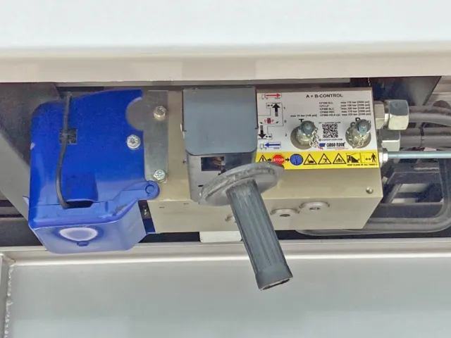 ムービングフロアーの操作レバーです。|トレクス  CTB34004の写真23