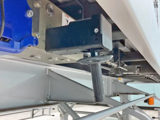 ムービングフロアーの操作レバーです。|トレクス  CTB34004の写真24