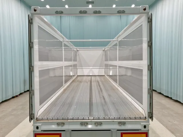 床はムービングフロアー アルミ製です。|トレクス  CTB34004の写真10