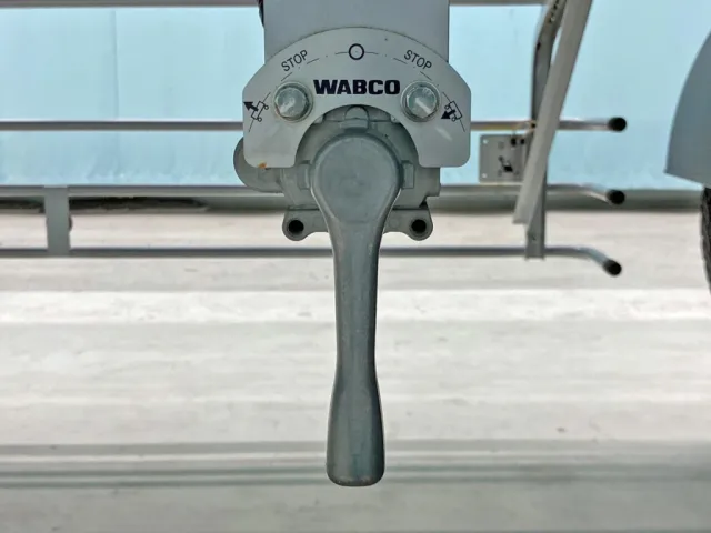 エアサスの昇降レバーです。|トレクス  CTB34004の写真22