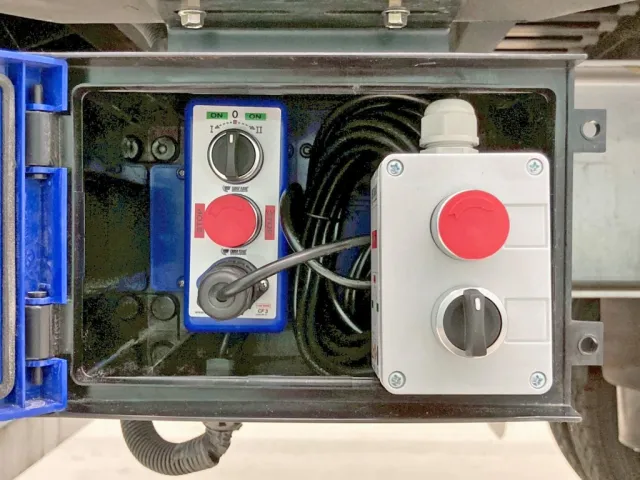 ムービングフロアーの操作スイッチです。|トレクス  CTB34004の写真26