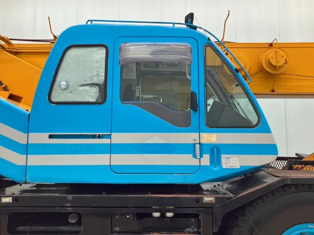 運転席ドアはスライド式です。|コベルコ  EZ03の写真8