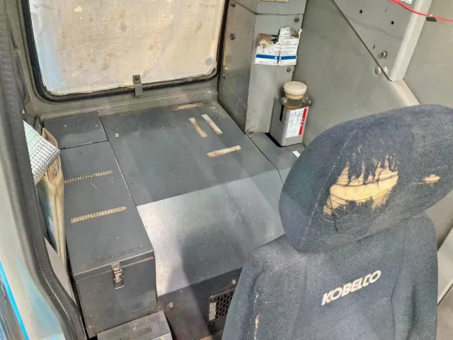 運転席後方の状態です。|コベルコ  EZ03の写真11