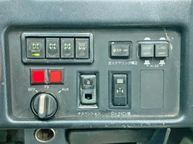 4WS・4輪操舵システムの切り替えスイッチ等です。|コベルコ  EZ03の写真17