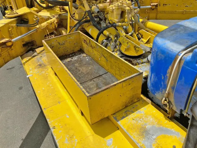 助手席側に物入れが付いています。|三菱 スーパーグレート QDG-FV50VY改の写真18