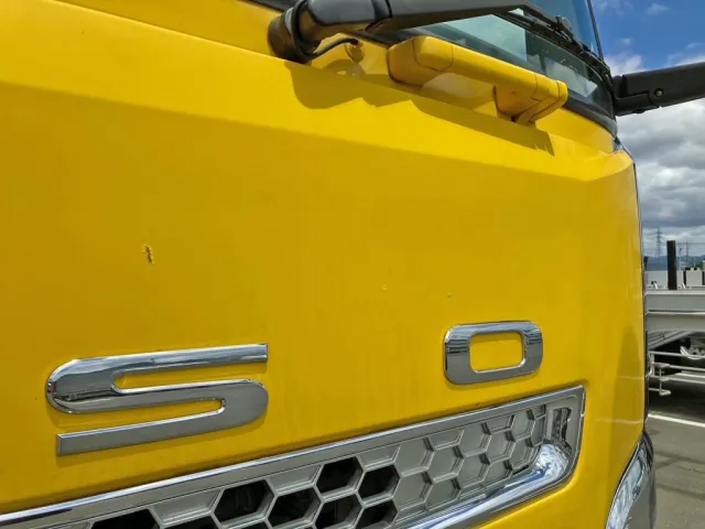 フロントパネル中央部にキズがあります。|三菱 スーパーグレート QDG-FV50VY改の写真49