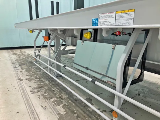 助手席側にステンレス製の工具箱が付いています。|トレクス  PFB34118の写真14