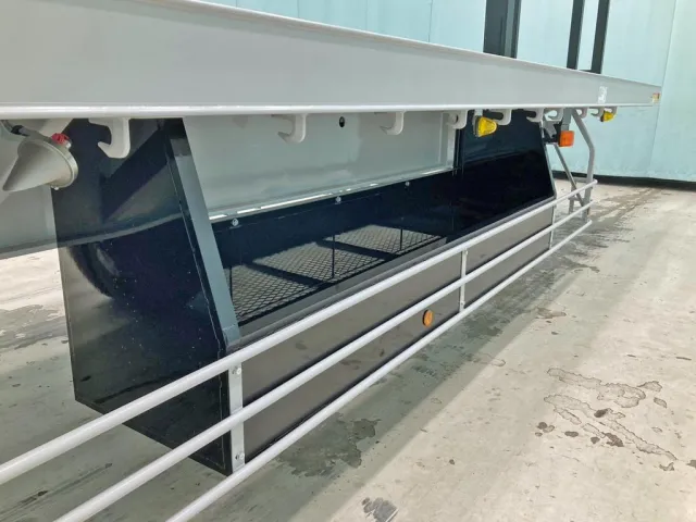 運転席側にりん木入れが付いています。|トレクス  PFB34118の写真15