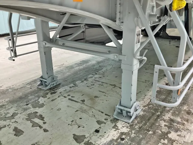 脚は手動式です。|トレクス  PFB34118の写真20