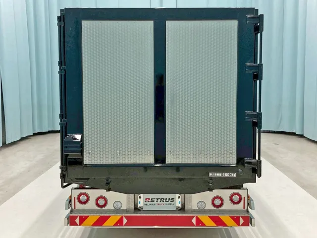 リヤ周りの状態です。(ウロコステンが張られています)|三菱 スーパーグレート 2KG-FS70HZの写真8