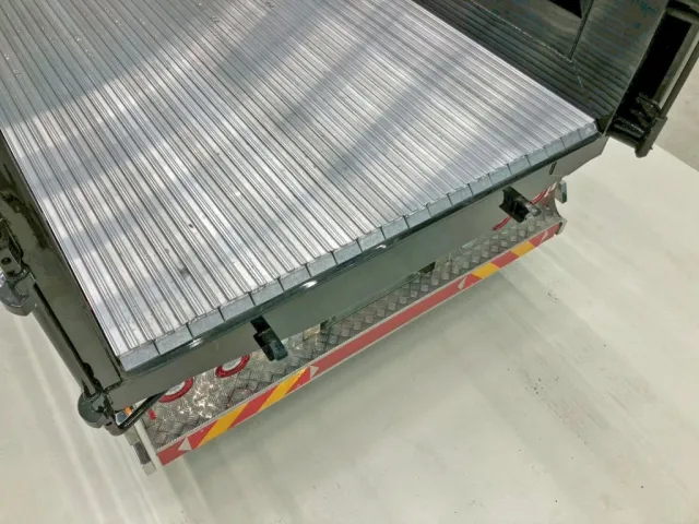 ムービングフロアー作動時の状態です。①|三菱 スーパーグレート 2KG-FS70HZの写真11