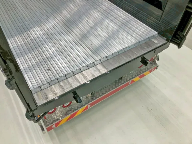 ムービングフロアー作動時の状態です。④|三菱 スーパーグレート 2KG-FS70HZの写真14