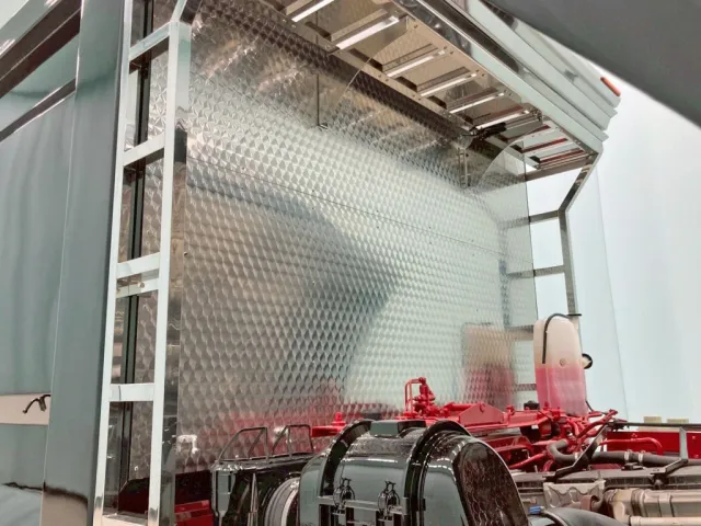 ボディー前壁にウロコステンが張られています。|三菱 スーパーグレート 2KG-FS70HZの写真18