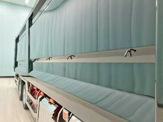 ボディー左右にフックが付いています。|三菱 スーパーグレート 2KG-FS70HZの写真25