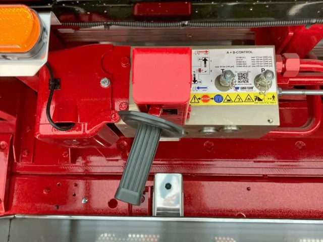 ムービングフロアーの操作レバーです。|三菱 スーパーグレート 2KG-FS70HZの写真32