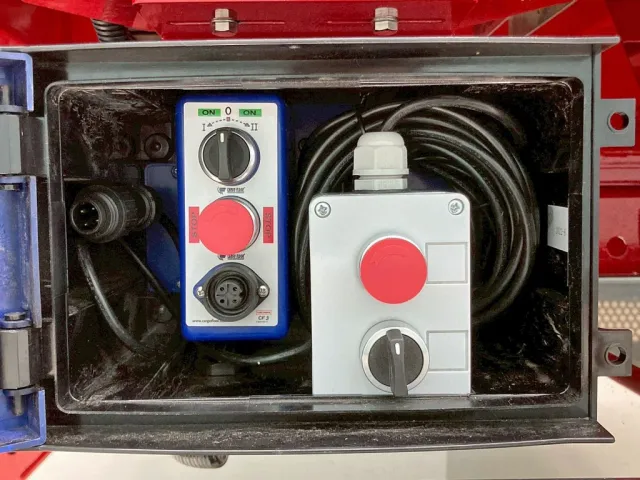 ムービングフロアー操作スイッチです。|三菱 スーパーグレート 2KG-FS70HZの写真35