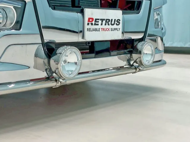 フロントアンダーバーに作業灯が付いています。|三菱 スーパーグレート 2KG-FS70HZの写真37