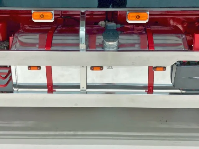 燃料タンクは300Lアルミ製です。|三菱 スーパーグレート 2KG-FS70HZの写真39