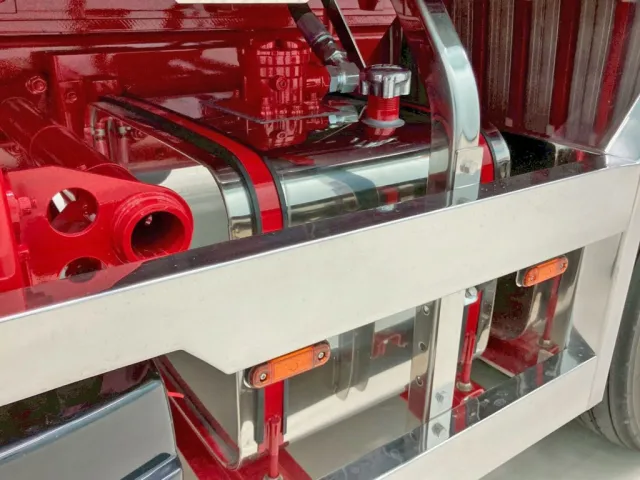 作動油タンクはステンレス製です。|三菱 スーパーグレート 2KG-FS70HZの写真40