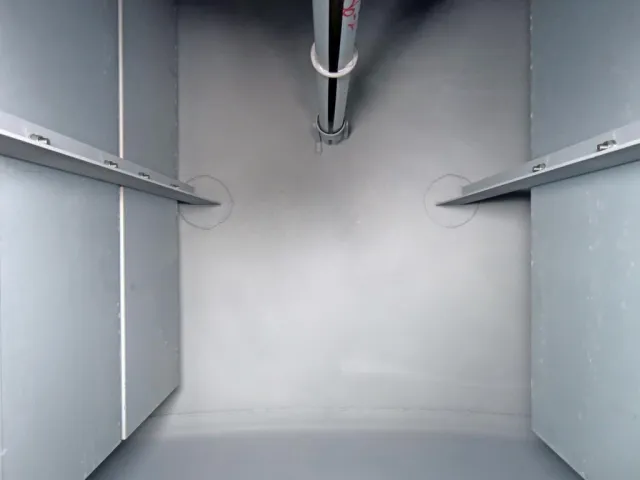 タンク内部の状態です。(2室目)|三菱 キャンター 2PG-FEB90(2WD)の写真9