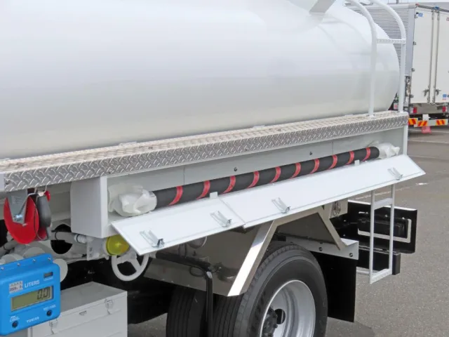 ホースが付属しています。|三菱 キャンター 2PG-FEB90(2WD)の写真13