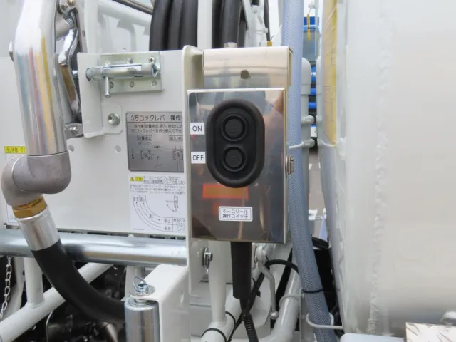 ホースリールの操作スイッチです。|三菱 キャンター 2PG-FEB90(2WD)の写真15