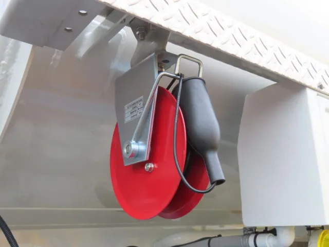 アースリールです。|三菱 キャンター 2PG-FEB90(2WD)の写真20