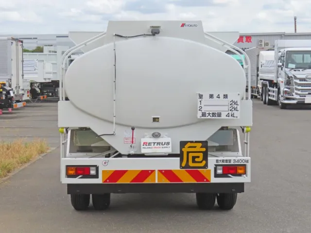 積載物は第二石油類です。|三菱 キャンター 2PG-FEB90(2WD)の写真21