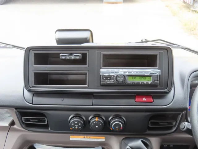 インパネ周りの状態です。|三菱 キャンター 2PG-FEB90(2WD)の写真24