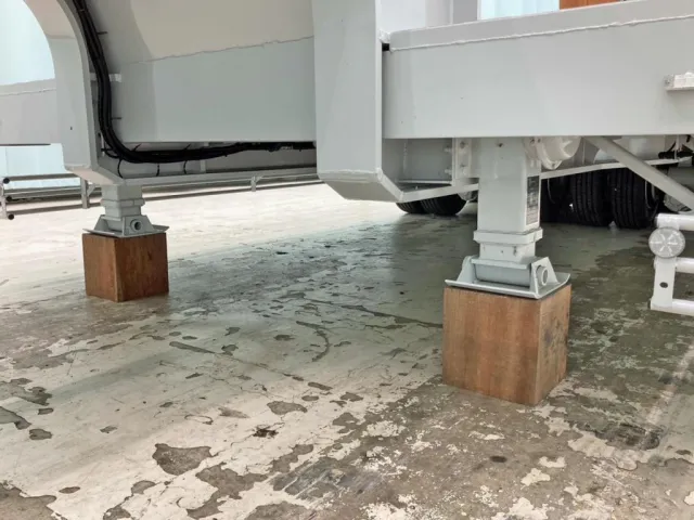 脚は手動式です。|トレクス  PLR430CPの写真23