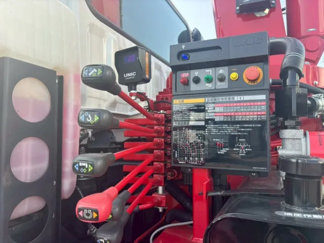 クレーンの操作レバーです。|三菱 スーパーグレート 2KG-FS70HZの写真20