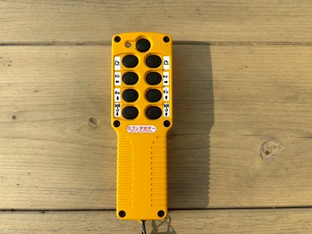 セーフティのラジコンです。|三菱 スーパーグレート 2KG-FS70HZの写真24