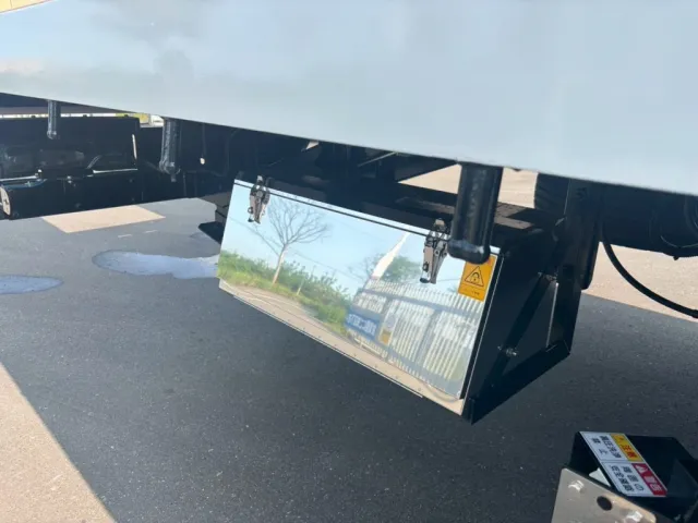 助手席側後方に工具箱が付いています。|三菱 スーパーグレート 2KG-FS70HZの写真28