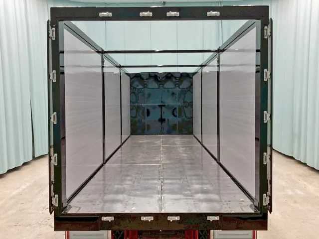 床はステンレス製です。|日野 プロフィア 2DG-FS1AHEの写真10